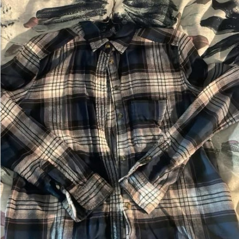 American Eagle Outfitters Black and White Button Down Shirt